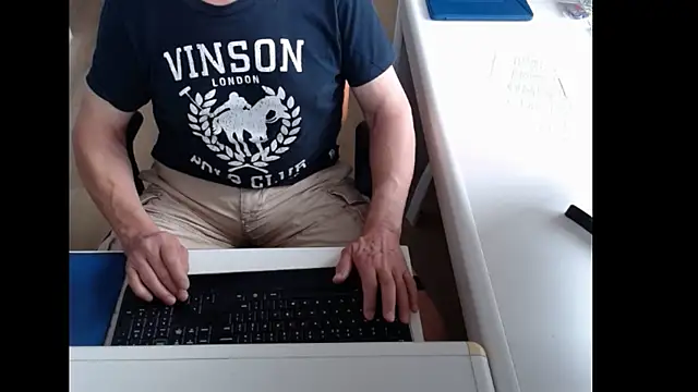 Snapshot of dutchpornking chatting on June 2, 6:04 am dutchpornking online show from June 2, 6:04 am