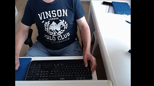 Snapshot of dutchpornking chatting on June 19, 6:29 am dutchpornking online show from June 19, 6:29 am