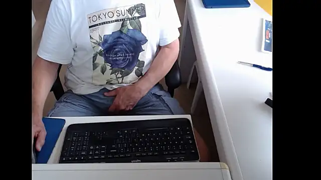 Snapshot of dutchpornking chatting on June 27, 6:18 am dutchpornking online show from June 27, 6:18 am