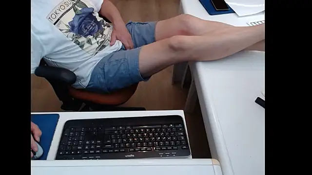 Snapshot of dutchpornking chatting on June 27, 1:17 pm dutchpornking online show from June 27, 1:17 pm