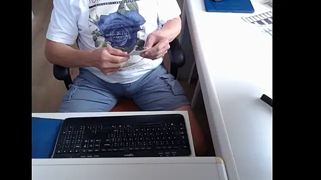 Snapshot of dutchpornking chatting on July 7, 11:36 am dutchpornking online show from July 7, 11:36 am