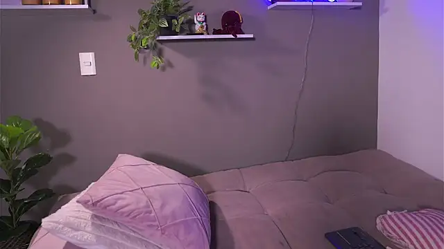 HannahEvanss online show from January 8, 8:00 pm