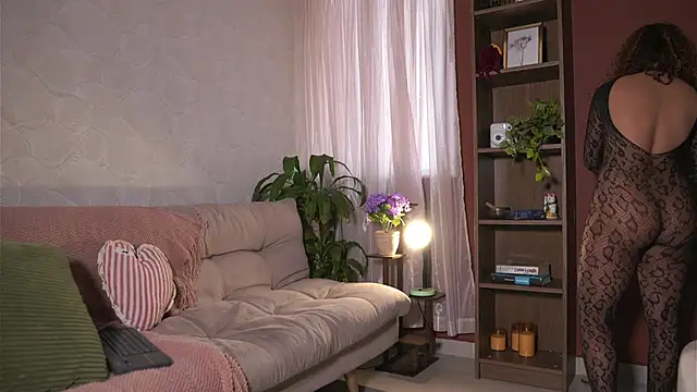 Snapshot of HannahEvanss chatting on May 8, 1:05 pm HannahEvanss online show from May 8, 1:05 pm