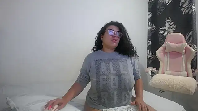 Snapshot of mabigomez00 chatting on December 16, 9:36 am mabigomez00 online show from December 16, 9:36 am