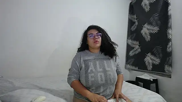 mabigomez00 online show from April 30, 9:15 am