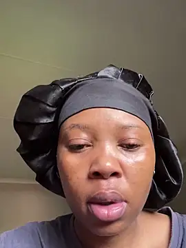 Snapshot of cherrybabe76 chatting on February 24, 6:49 am cherrybabe76 online show from February 24, 6:49 am