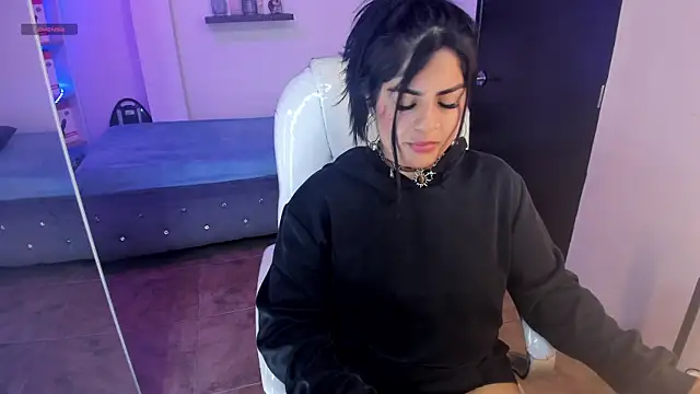 Snapshot of Catalinaa_martinez chatting on December 12, 11:03 pm Catalinaa martinez online show from December 12, 11:03 pm