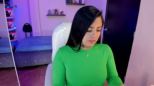 Snapshot of Catalinaa_martinez chatting on December 29, 8:58 pm Catalinaa martinez online show from December 29, 8:58 pm