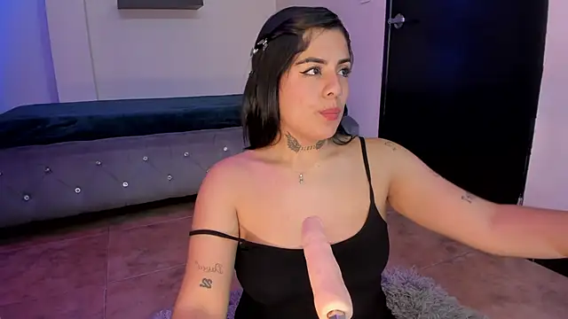 Snapshot of Catalinaa_martinez chatting on February 11, 10:28 pm Catalinaa martinez online show from February 11, 10:28 pm
