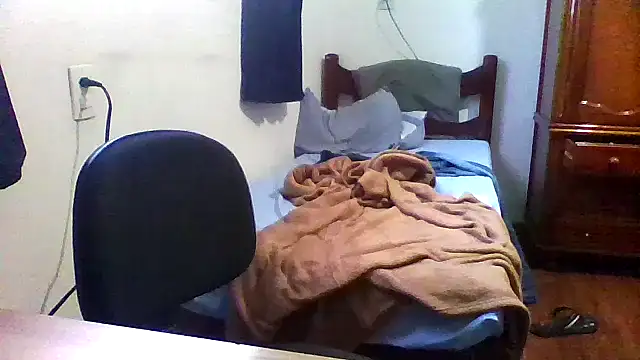 Snapshot of SAFADINHO-25 chatting on February 4, 9:10 pm SAFADINHO-25 online show from February 4, 9:10 pm