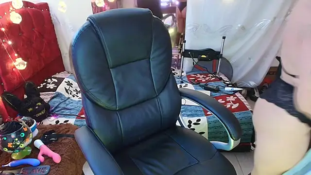 Snapshot of elektra_32 chatting on January 6, 8:03 am elektra 32 online show from January 6, 8:03 am