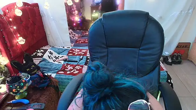 Snapshot of elektra_32 chatting on January 6, 11:07 am elektra 32 online show from January 6, 11:07 am