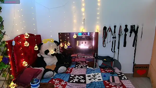 Snapshot of elektra_32 chatting on February 3, 4:04 am elektra 32 online show from February 3, 4:04 am