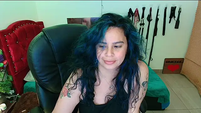 Snapshot of elektra_32 chatting on February 18, 7:43 am elektra 32 online show from February 18, 7:43 am