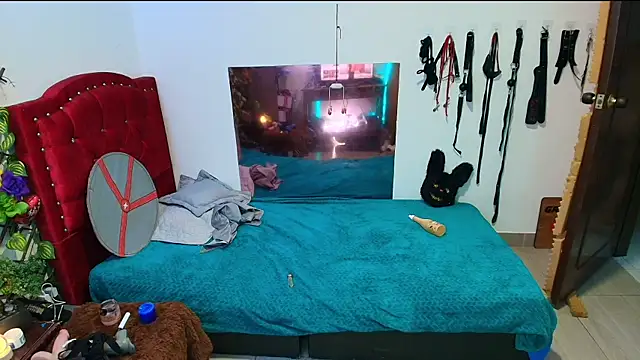 Snapshot of elektra_32 chatting on February 22, 2:30 pm elektra 32 online show from February 22, 2:30 pm