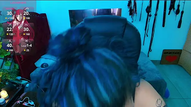 Snapshot of elektra_32 chatting on March 3, 7:43 am elektra 32 online show from March 3, 7:43 am