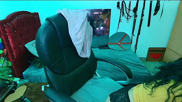 Snapshot of elektra_32 chatting on March 17, 5:23 am elektra 32 online show from March 17, 5:23 am