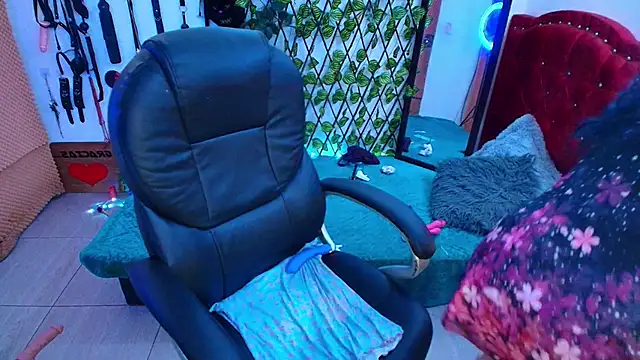 Snapshot of elektra_32 chatting on October 19, 7:09 am elektra 32 online show from October 19, 7:09 am