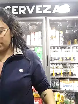 Snapshot of elektra_32 chatting on October 31, 1:06 am elektra 32 online show from October 31, 1:06 am