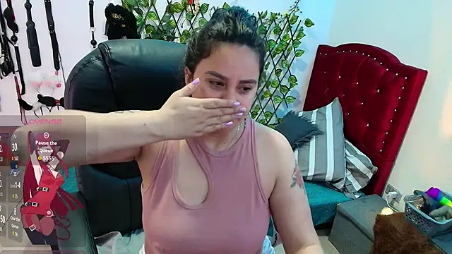 Snapshot of elektra_32 chatting on October 31, 1:12 pm elektra 32 online show from October 31, 1:12 pm