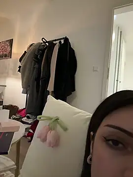Prettylilgirll online show from May 10, 7:08 pm