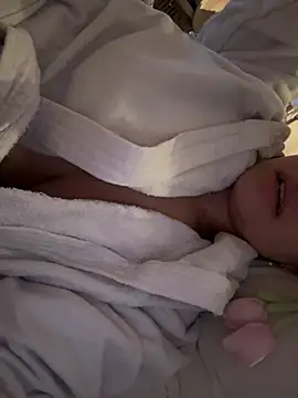 Prettylilgirll online show from June 11, 5:22 pm