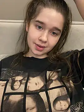 Snapshot of HornyGirlH chatting on June 9, 11:27 pm HornyGirlH online show from June 9, 11:27 pm