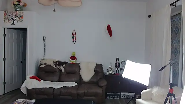 SindeeDix online show from December 21, 3:09 pm