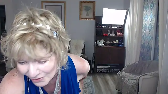 SindeeDix online show from September 18, 2:52 pm