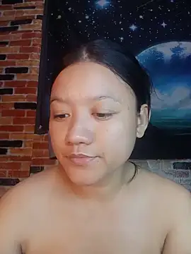 Snapshot of Urchanel chatting on May 17, 1:29 pm Urchanel online show from May 17, 1:29 pm