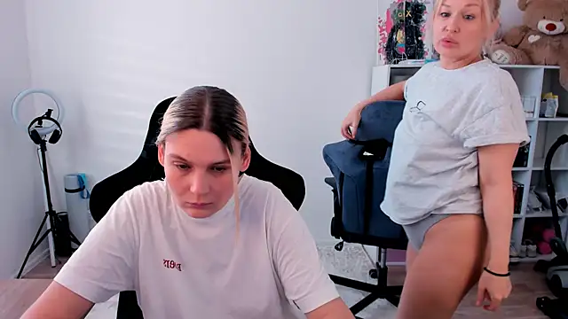 hotblonds online show from February 7, 11:25 am