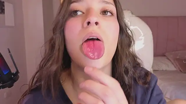 Amaia Daniells online show from January 9, 4:15 am