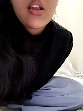 Snapshot of Annerae chatting on March 18, 10:58 pm Annerae online show from March 18, 10:58 pm