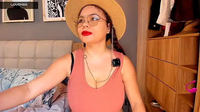 Snapshot of Ash_milk chatting on June 17, 1:34 pm Ash milk online show from June 17, 1:34 pm