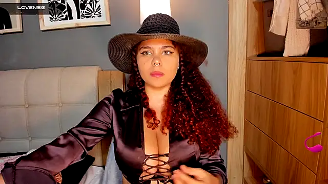 Snapshot of Ash_milk chatting on June 22, 12:56 am Ash milk online show from June 22, 12:56 am