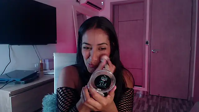 Brown skin11 online show from November 1, 10:12 pm