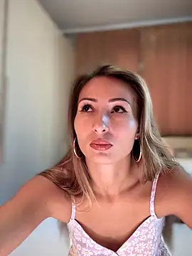 Snapshot of YOUR-KARINA chatting on November 28, 8:39 am YOUR-KARINA online show from November 28, 8:39 am