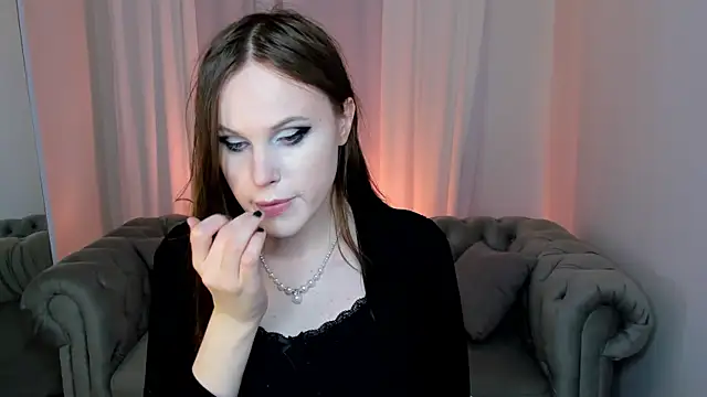 Snapshot of EffieMinki chatting on June 26, 9:52 pm EffieMinki online show from June 26, 9:52 pm