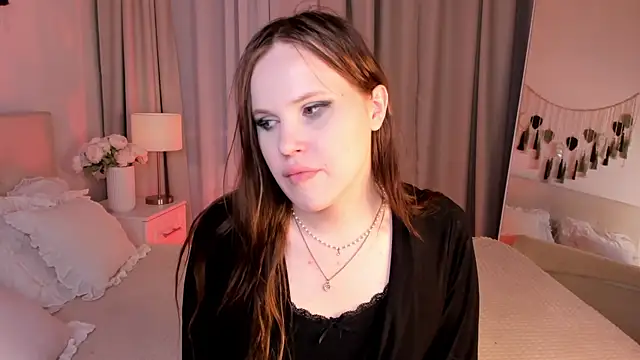 Snapshot of EffieMinki chatting on July 2, 9:43 pm EffieMinki online show from July 2, 9:43 pm
