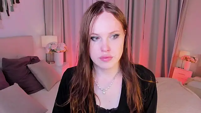 Snapshot of EffieMinki chatting on July 6, 9:17 pm EffieMinki online show from July 6, 9:17 pm
