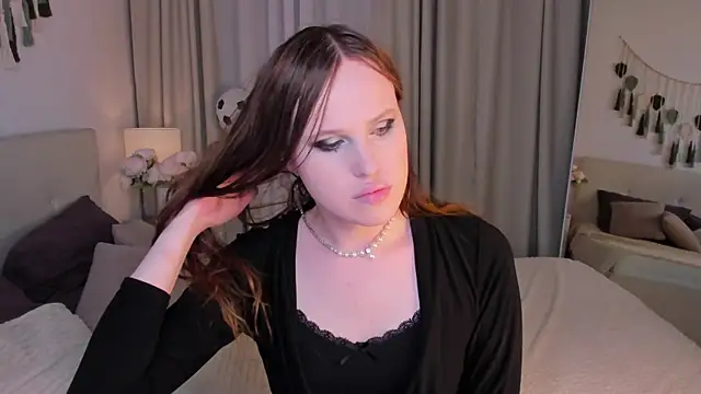 Snapshot of EffieMinki chatting on July 9, 9:19 pm EffieMinki online show from July 9, 9:19 pm
