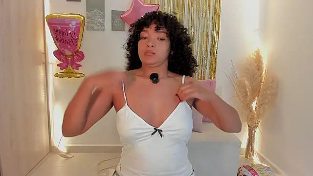 Snapshot of mariam_hill chatting on May 15, 10:00 am mariam hill online show from May 15, 10:00 am