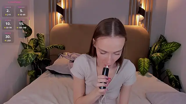 Kira Quinn online show from November 12, 7:09 am