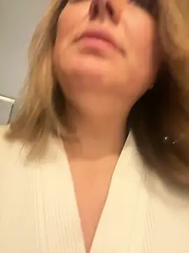 Emma roqueen online show from March 18, 10:35 pm