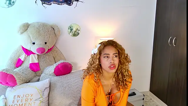 Snapshot of SarahCinnamon- chatting on July 10, 3:58 pm SarahCinnamon- online show from July 10, 3:58 pm