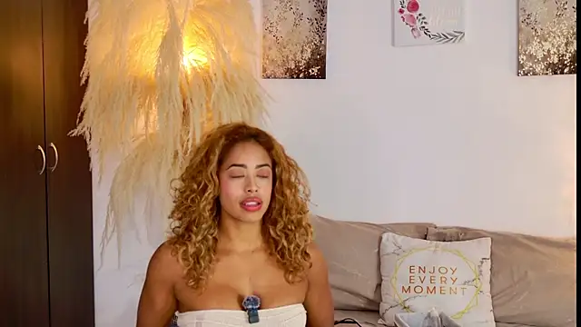Snapshot of SarahCinnamon- chatting on July 16, 3:40 pm SarahCinnamon- online show from July 16, 3:40 pm