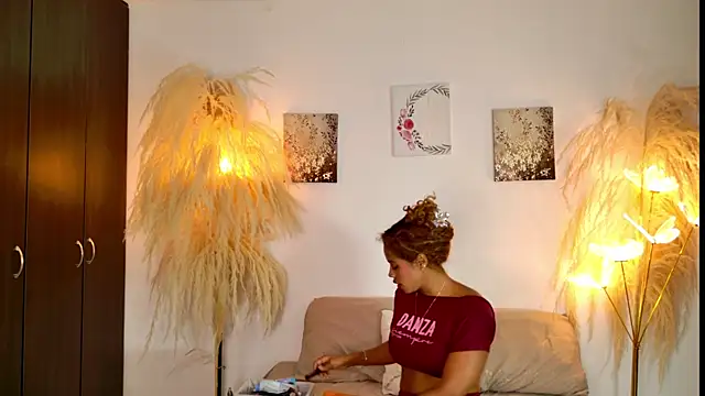 Snapshot of SarahCinnamon- chatting on July 28, 2:46 pm SarahCinnamon- online show from July 28, 2:46 pm