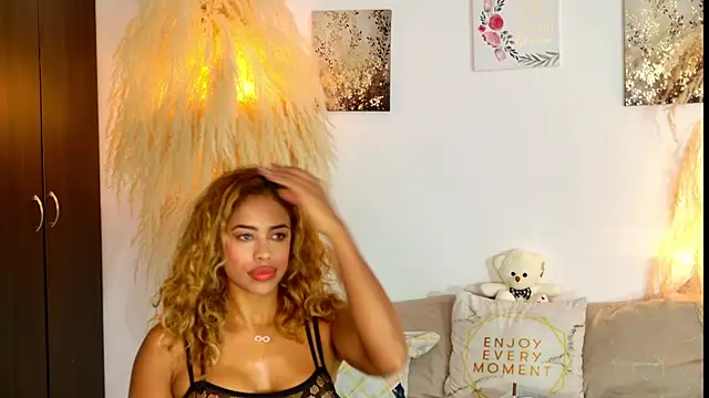 Snapshot of SarahCinnamon- chatting on August 3, 2:22 pm SarahCinnamon- online show from August 3, 2:22 pm