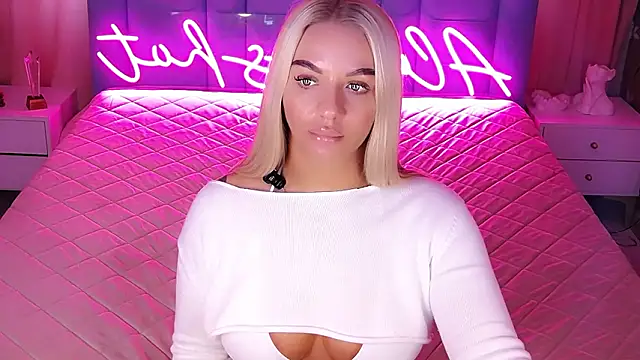 AllwaysHotJ online show from February 3, 6:40 am