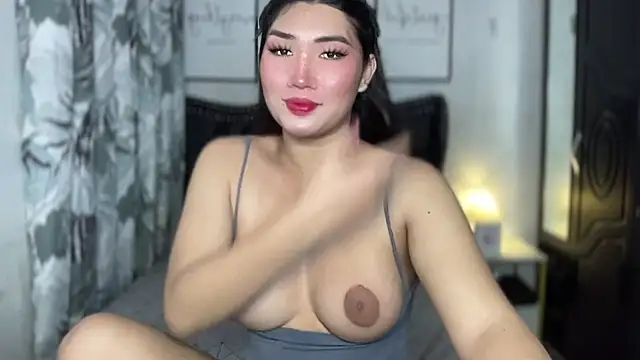 Snapshot of Miss_Deliciousness chatting on May 11, 5:21 pm Miss Deliciousness online show from May 11, 5:21 pm